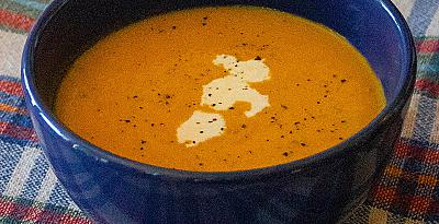 Крем супа от сладки картофи и моркови